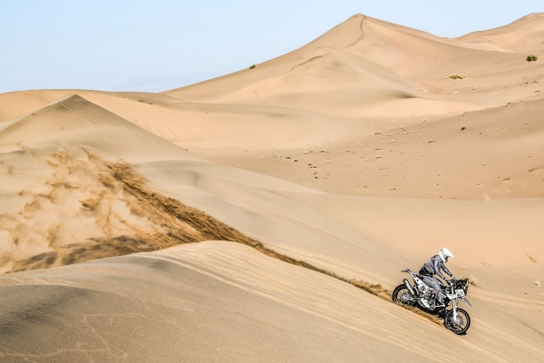 I etap Dakar 2022. Nawigacja rozdawała karty wśród motocyklistów