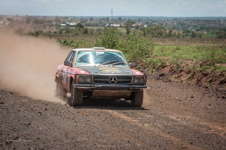 IV etap  East African Safari Classic Rally. NAC Rally Team w połowie drogi do celu