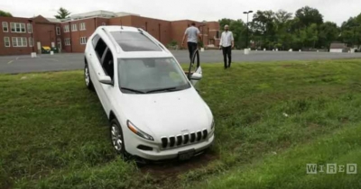 Jeep Cherokee ofiarą cyberataku, czyli co za dużo, to niezdrowo