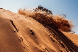 VIII etap Dakar 2022. Goczałowie rządzą w klasie SxS