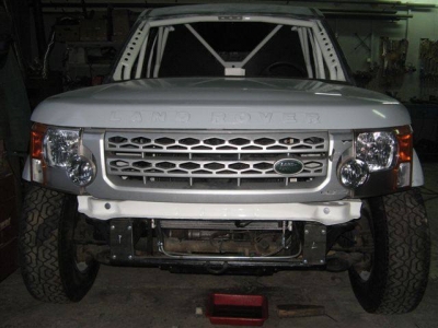 Ostatnia prosta – wkrótce premiera Land Rovera Discovery T1 Pawła Oleszczaka i Macieja Chełmickiego
